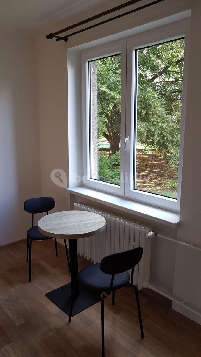 Prenájom bytu 3-izbový 65 m², Ke Krči, Praha, Praha