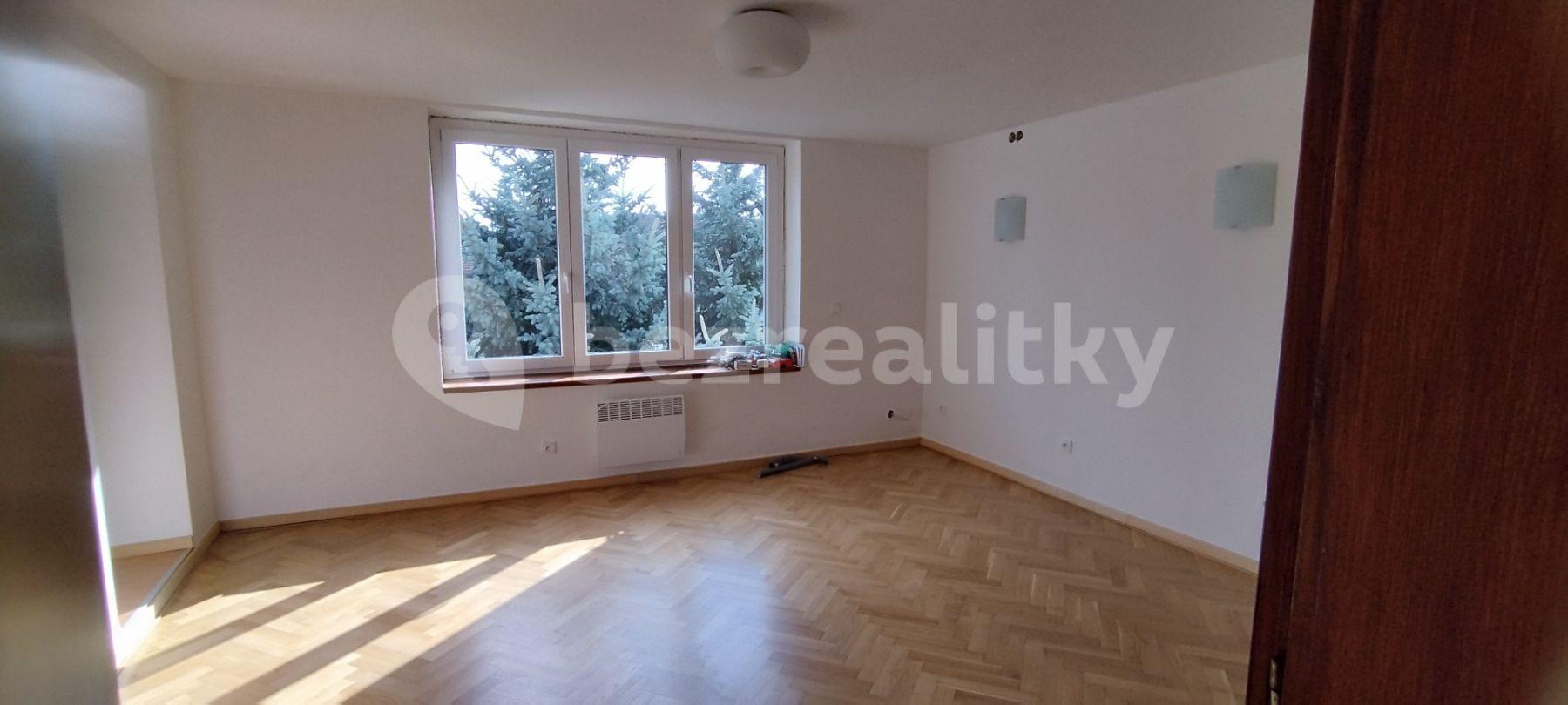 Prenájom bytu 4-izbový 110 m², Na Liškově, Křenovice, Jihomoravský kraj