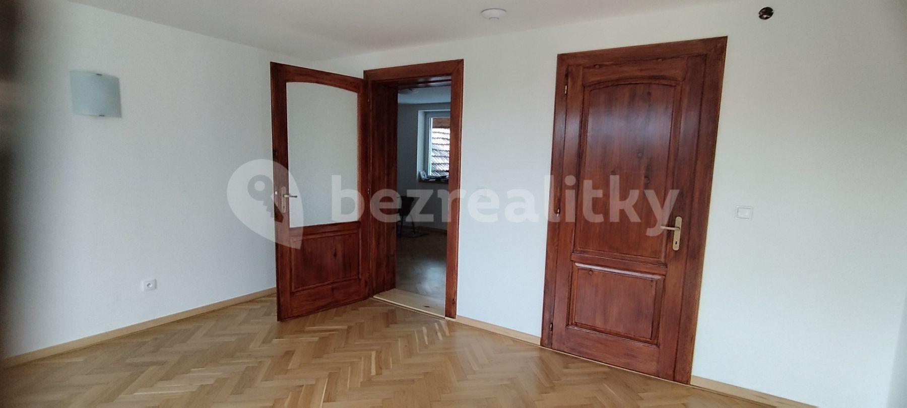 Prenájom bytu 4-izbový 110 m², Na Liškově, Křenovice, Jihomoravský kraj