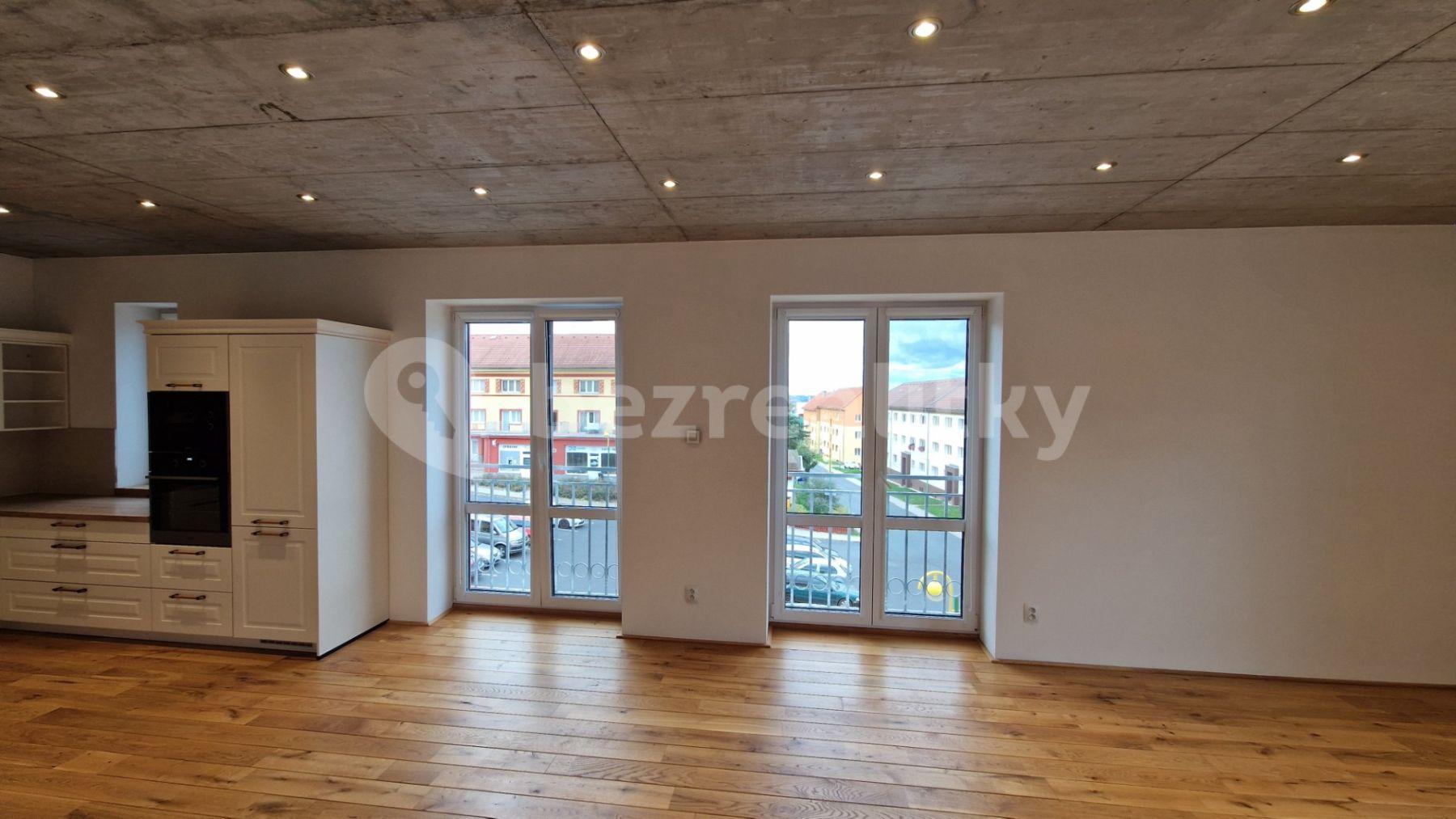 Prenájom bytu 3-izbový 77 m², nám. Míru, Březová, Karlovarský kraj