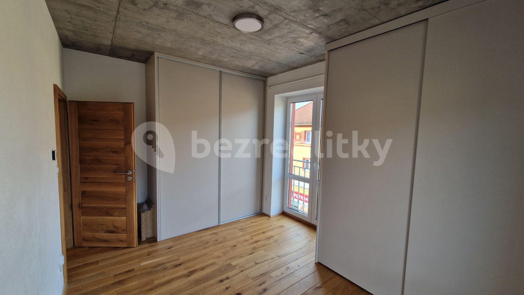 Prenájom bytu 3-izbový 77 m², nám. Míru, Březová, Karlovarský kraj