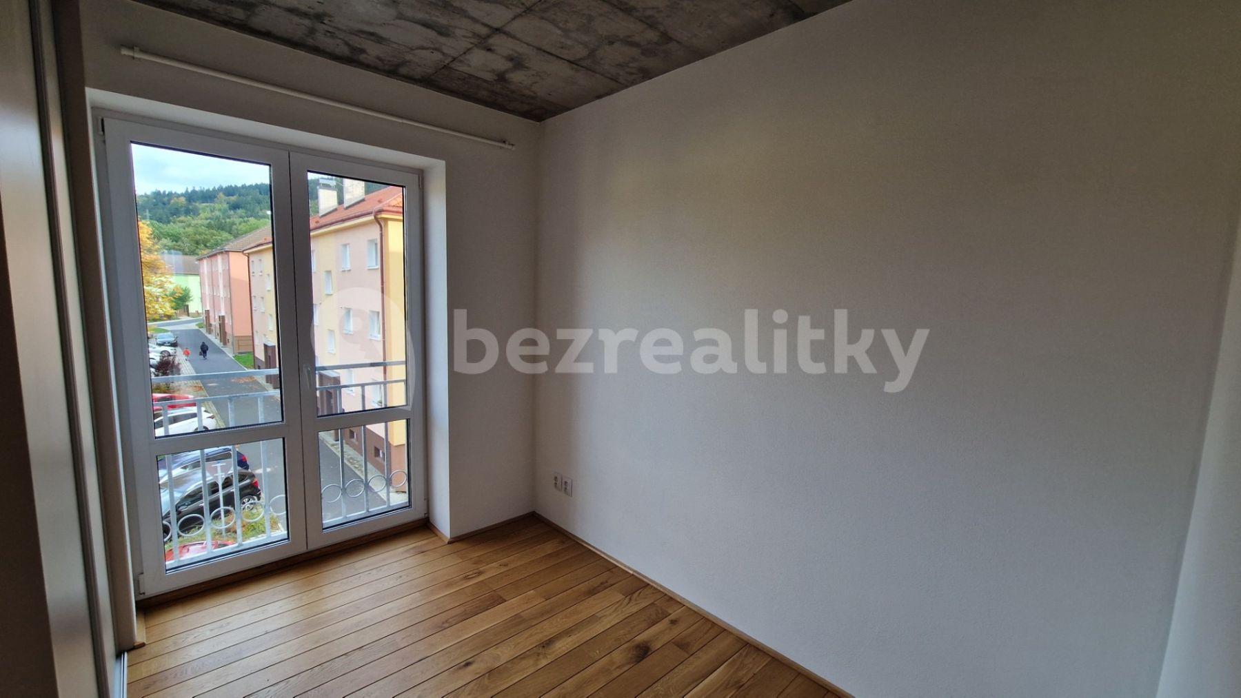 Prenájom bytu 3-izbový 77 m², nám. Míru, Březová, Karlovarský kraj