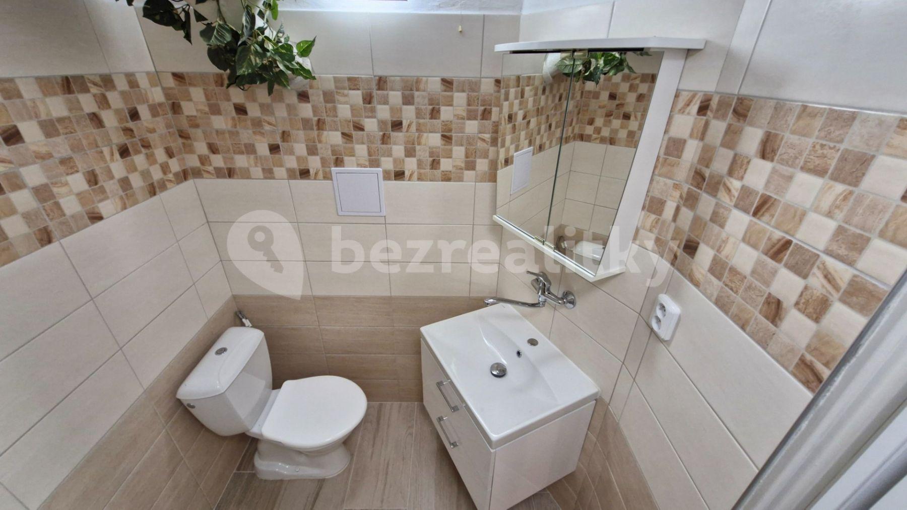 Prenájom bytu  37 m², Vrchlického, Praha, Praha