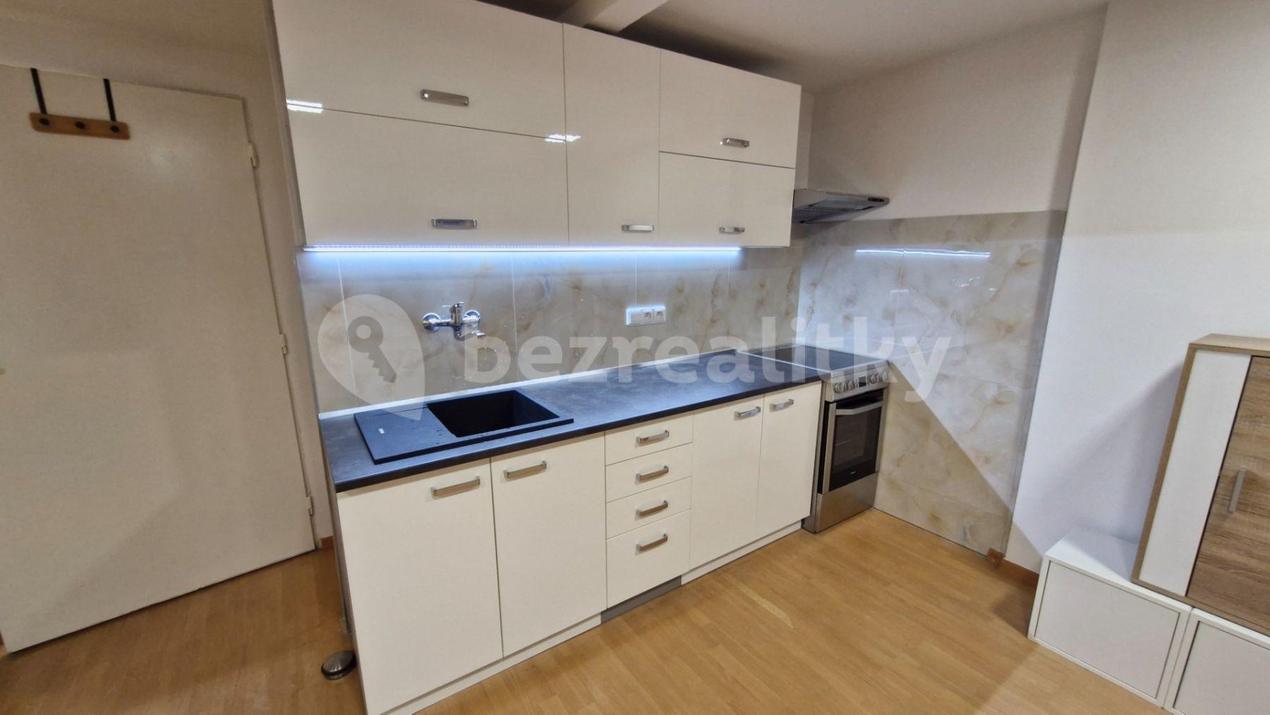 Prenájom bytu  37 m², Vrchlického, Praha, Praha