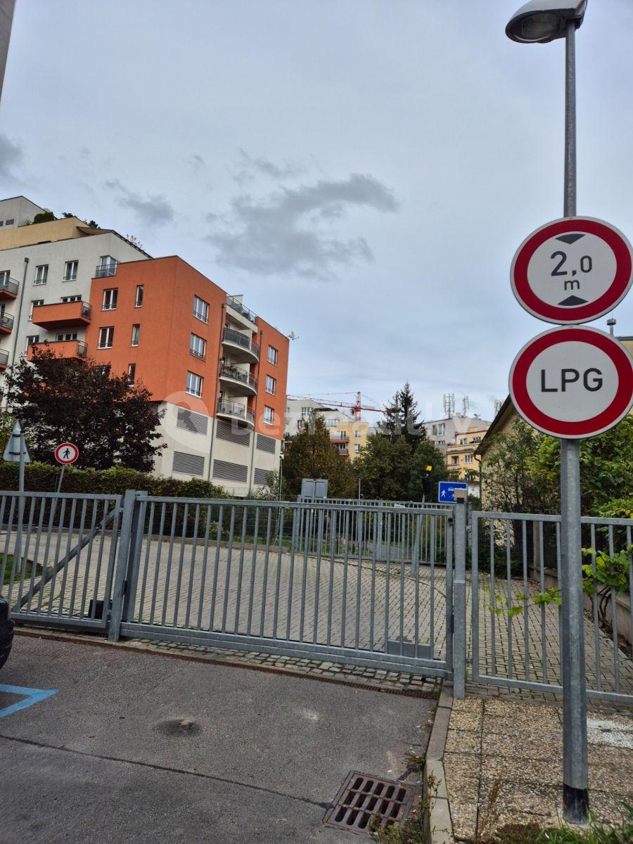 Predaj garáže 12 m², Plzeňská, Praha, Praha