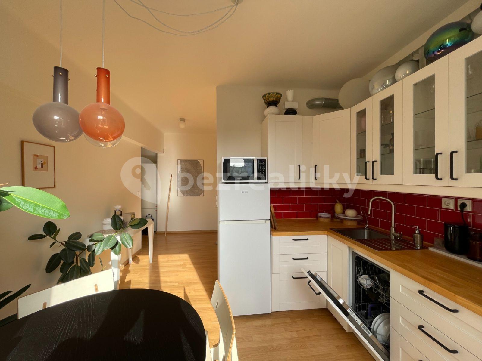 Prenájom bytu 2-izbový 60 m², Jakutská, Praha, Praha