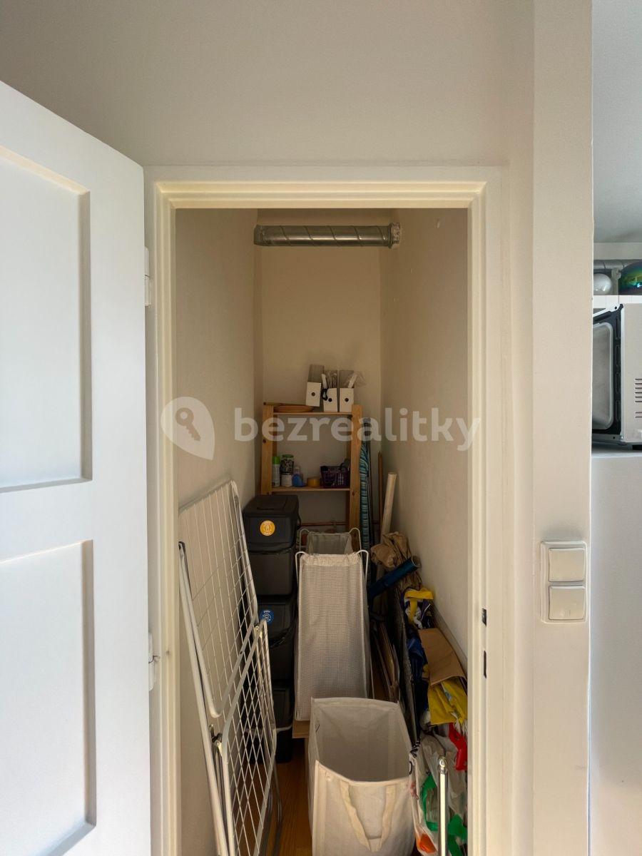 Prenájom bytu 2-izbový 60 m², Jakutská, Praha, Praha