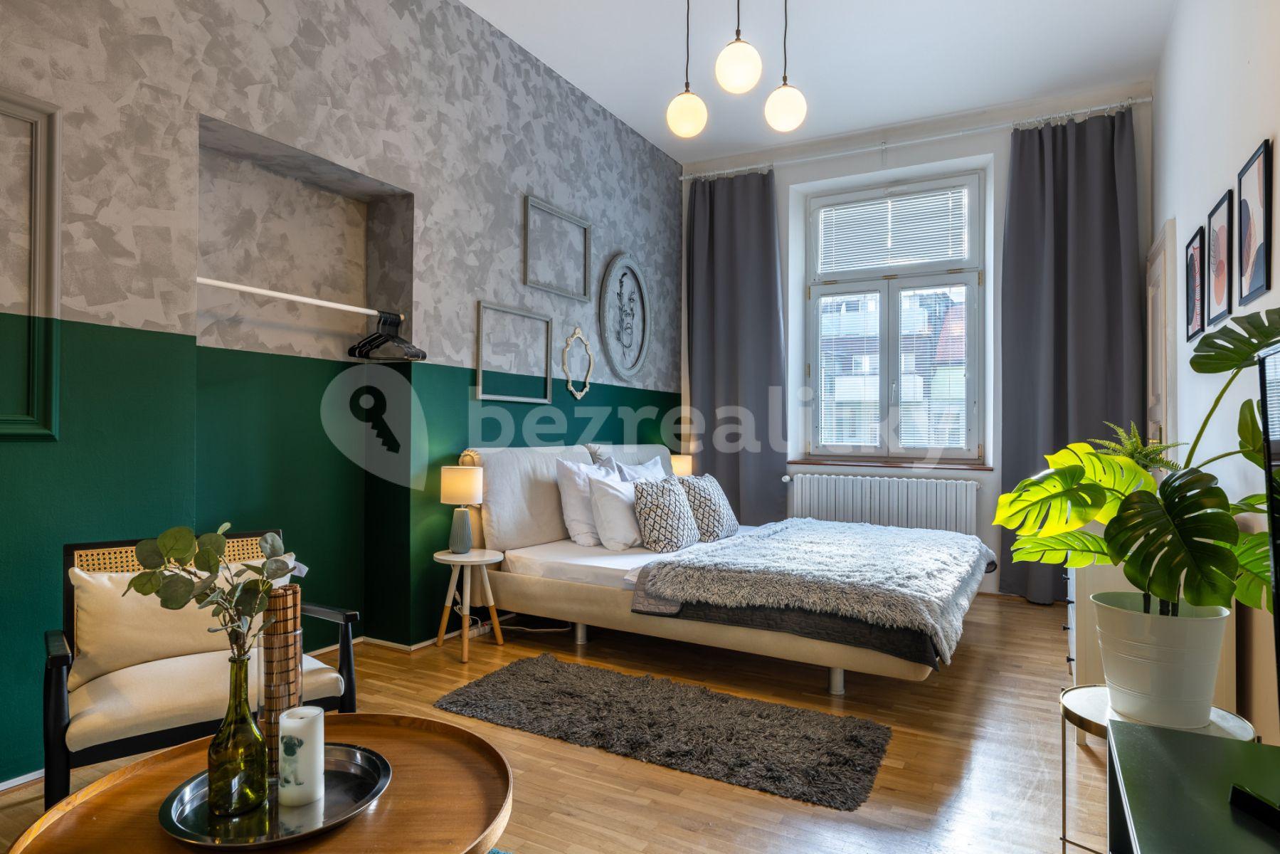 Prenájom bytu 4-izbový 160 m², Ruská, Praha, Praha