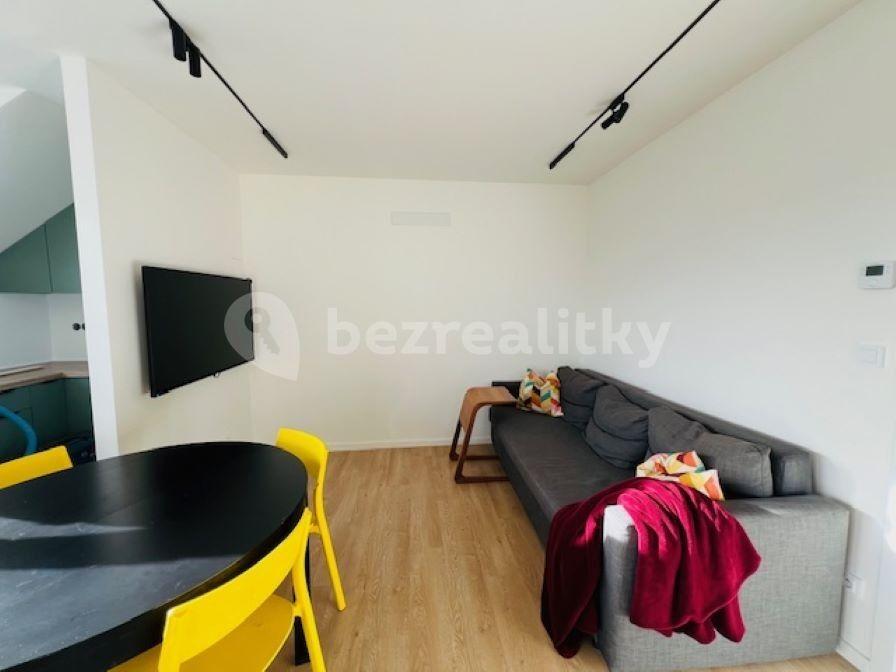 Prenájom bytu 3-izbový 70 m², Budějovická, Praha, Praha