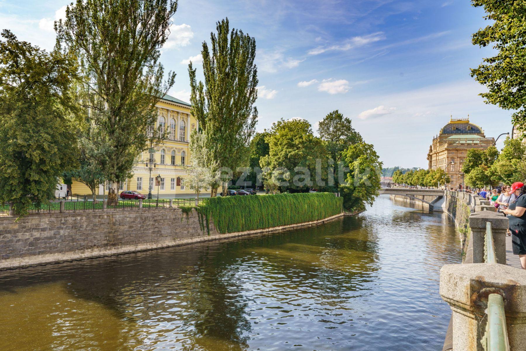 Prenájom bytu 1-izbový 28 m², Vojtěšská, Praha, Praha