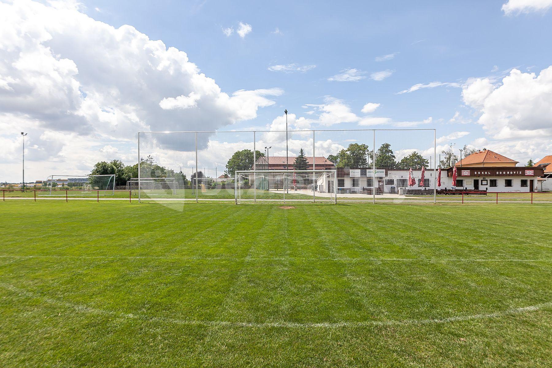 Predaj pozemku 2.140 m², Dobrovíz, Středočeský kraj