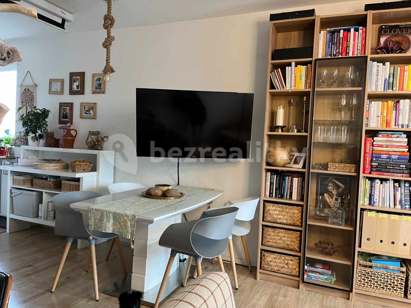 Prenájom bytu 3-izbový 75 m², Rilská, Praha, Praha