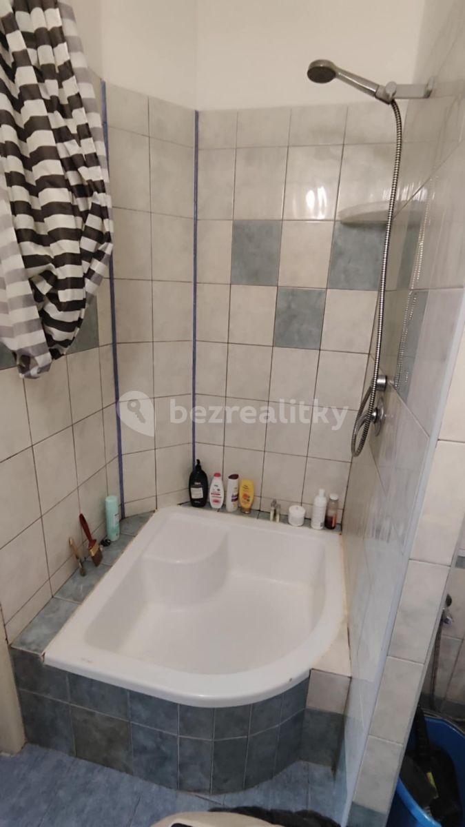 Prenájom bytu 3-izbový 43 m², Evropská, Praha, Praha