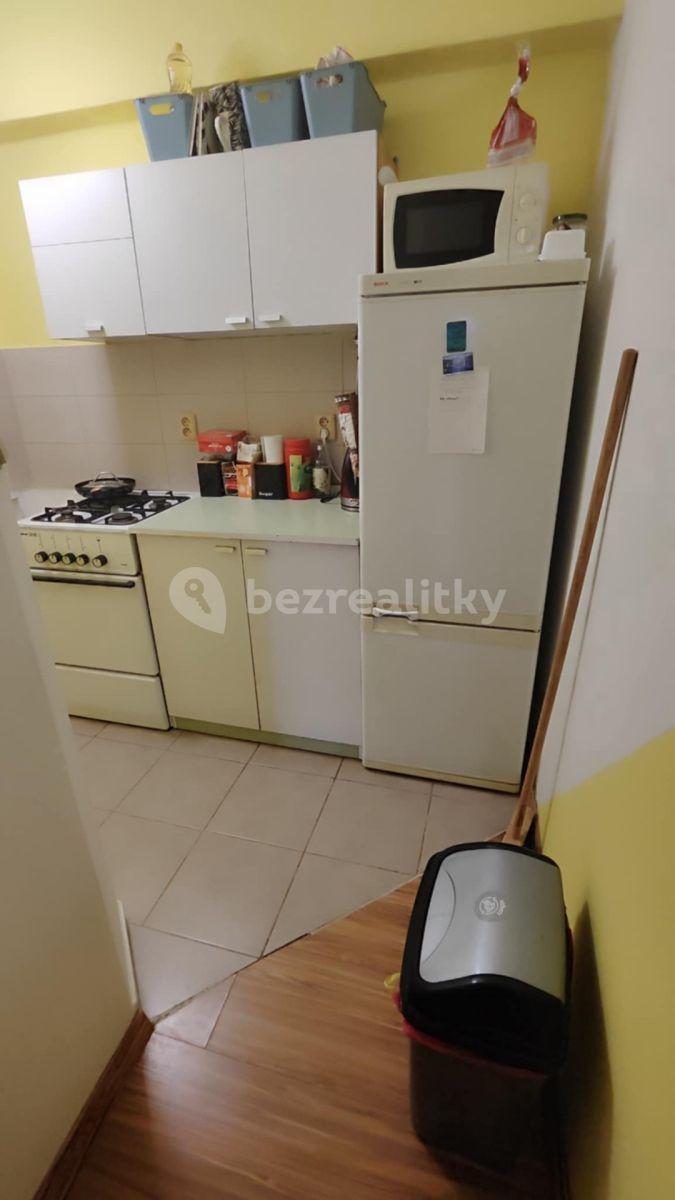 Prenájom bytu 3-izbový 43 m², Evropská, Praha, Praha