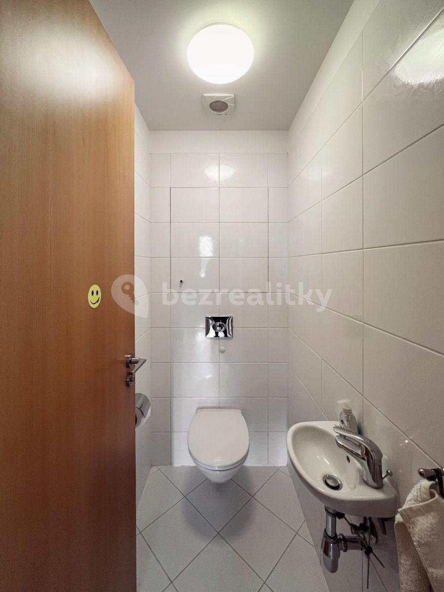 Prenájom bytu 3-izbový 85 m², Valečovská, Praha, Praha