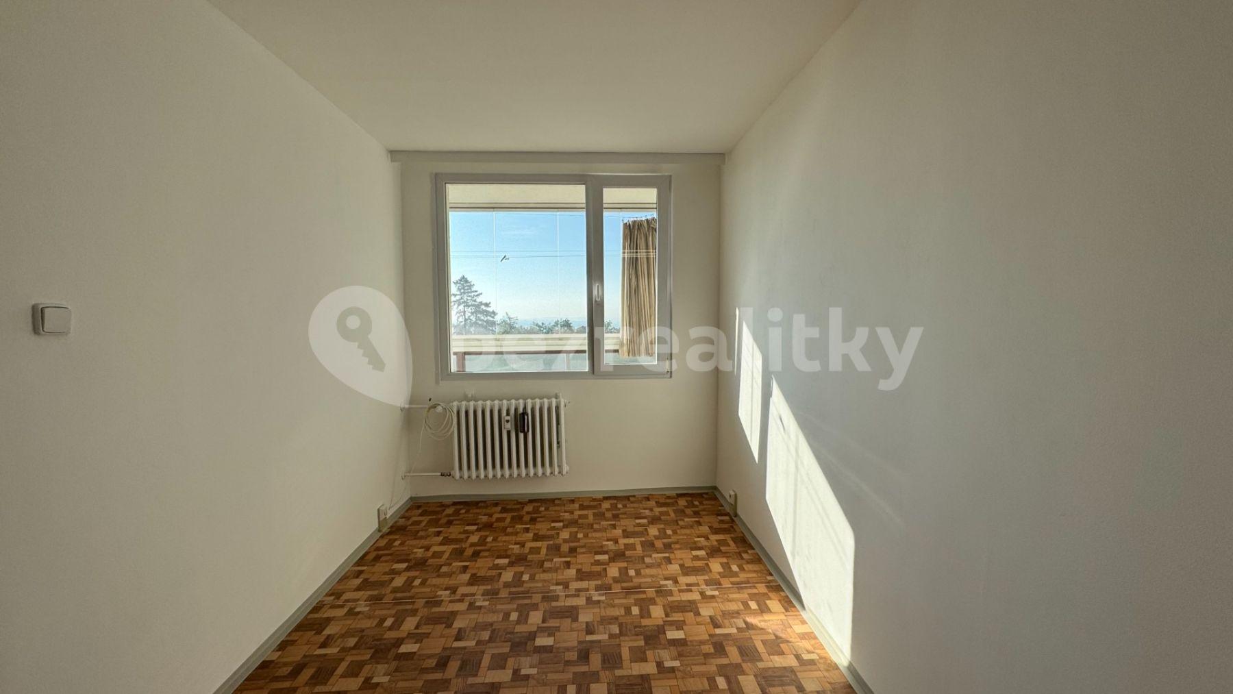 Prenájom bytu 3-izbový 70 m², Hnězdenská, Praha, Praha