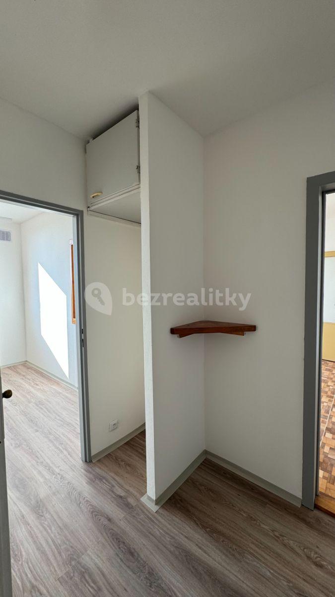 Prenájom bytu 3-izbový 70 m², Hnězdenská, Praha, Praha