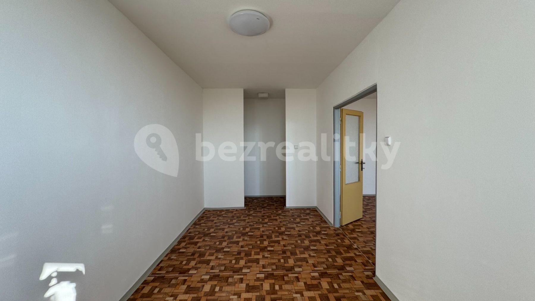 Prenájom bytu 3-izbový 70 m², Hnězdenská, Praha, Praha