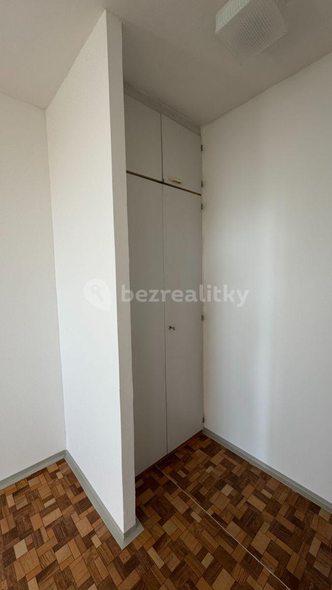 Prenájom bytu 3-izbový 70 m², Hnězdenská, Praha, Praha