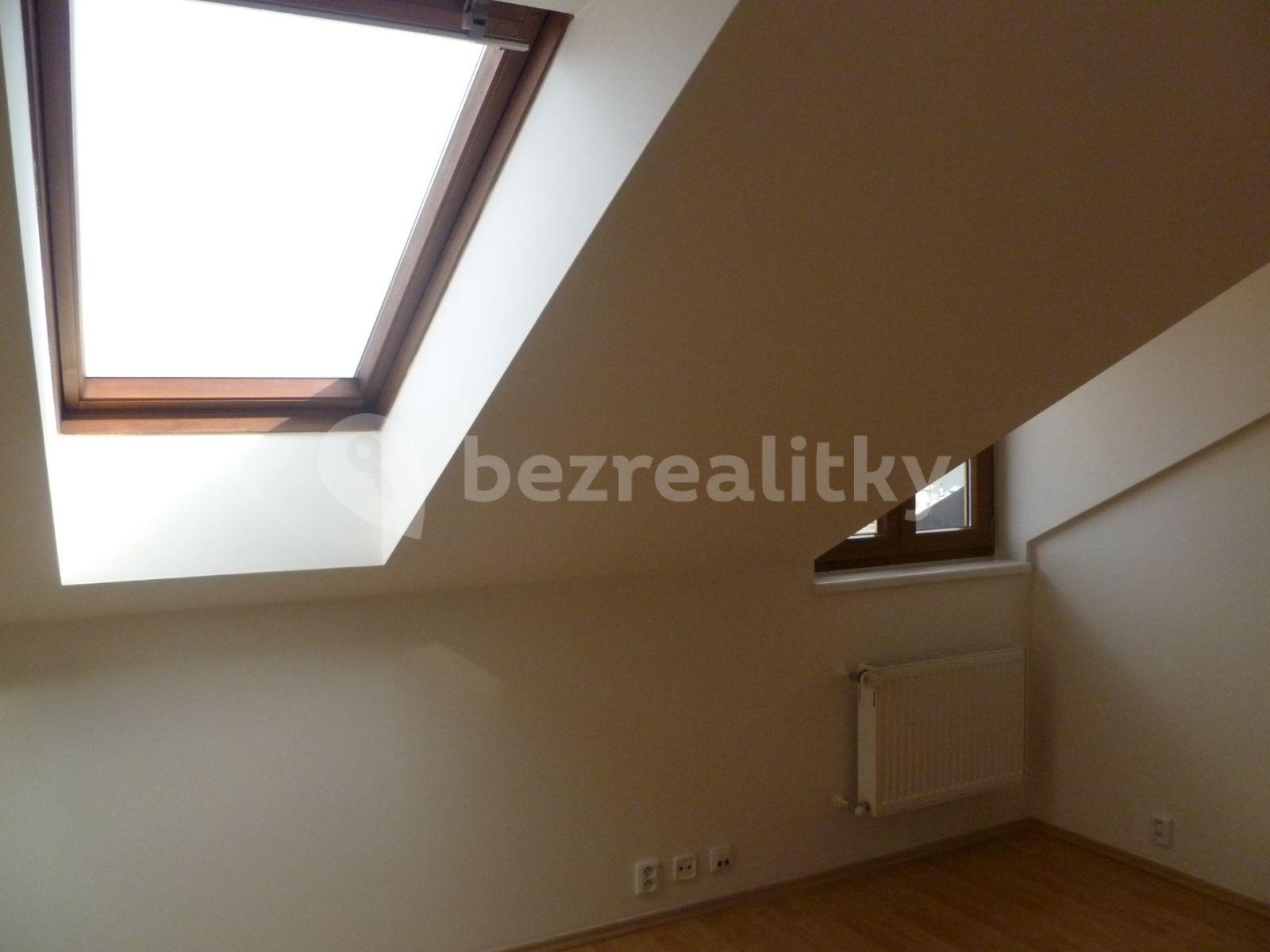 Prenájom bytu 2-izbový 65 m², Rumunská, Praha, Praha