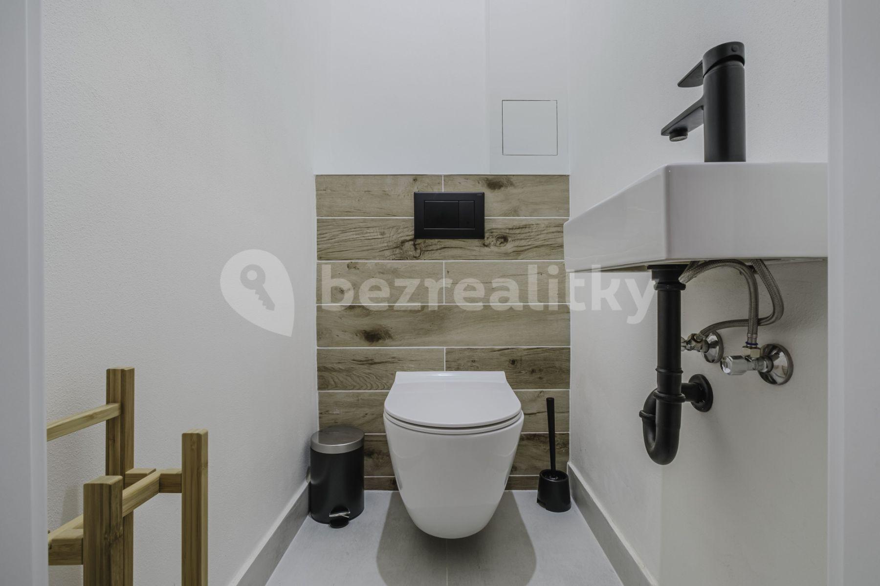 Prenájom bytu 2-izbový 47 m², Pisecka, Praha, Praha