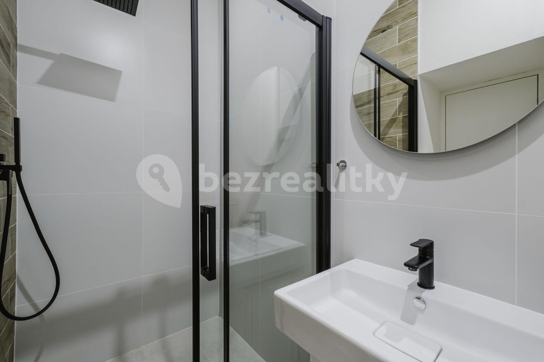 Prenájom bytu 2-izbový 47 m², Pisecka, Praha, Praha