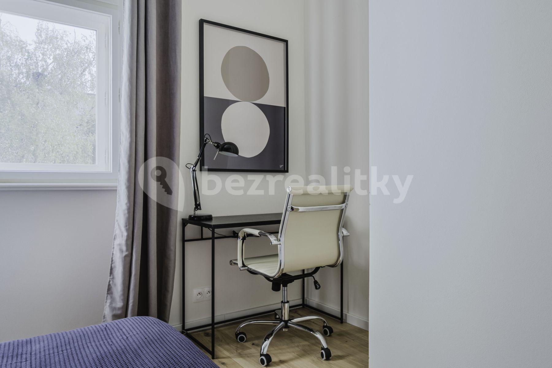 Prenájom bytu 2-izbový 47 m², Pisecka, Praha, Praha