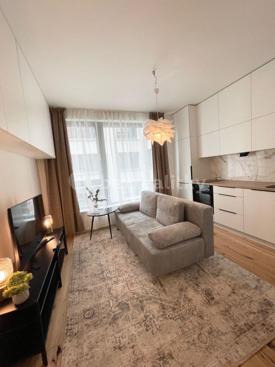 Prenájom bytu 1-izbový 28 m², Sokolovská, Praha, Praha