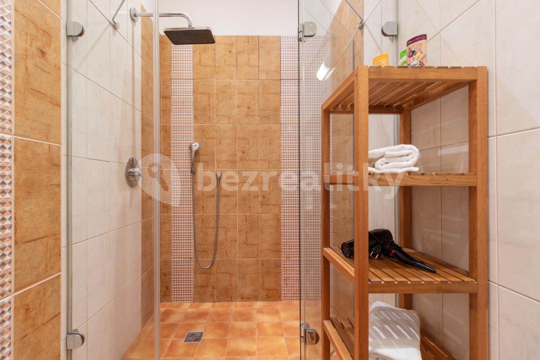 Prenájom bytu 2-izbový 65 m², Karlova, Praha, Praha