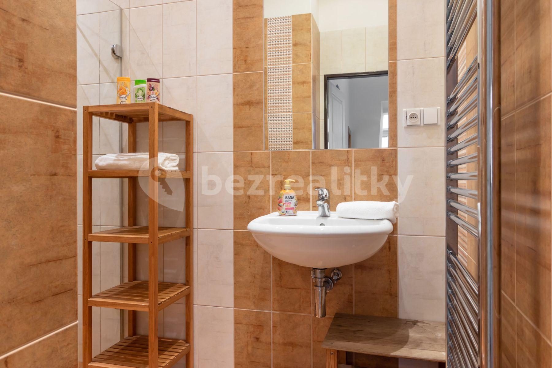 Prenájom bytu 2-izbový 55 m², Karlova, Praha, Praha