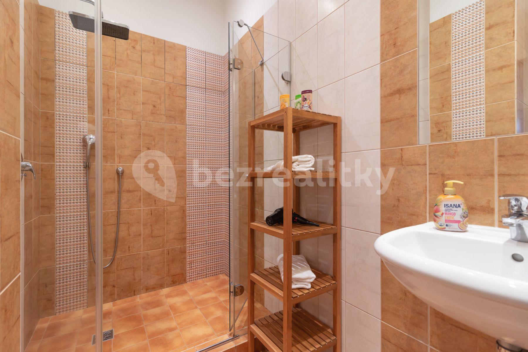 Prenájom bytu 2-izbový 65 m², Karlova, Praha, Praha