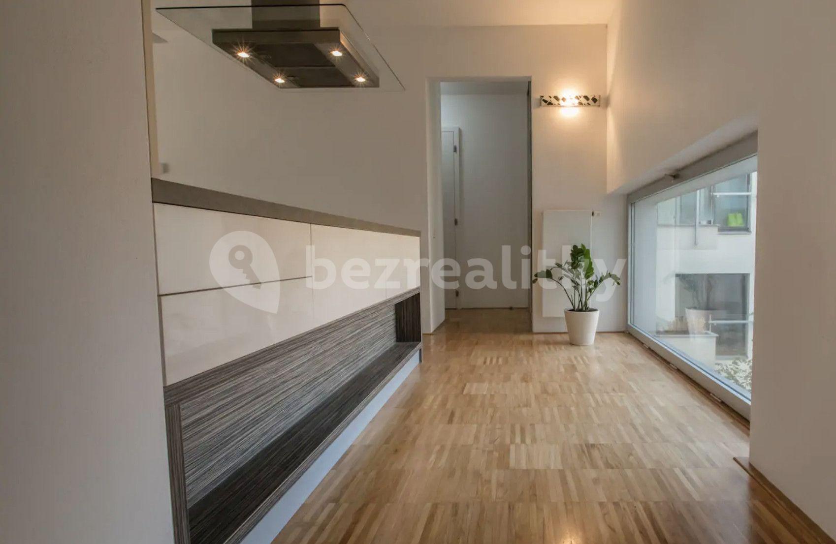 Prenájom bytu 2-izbový 70 m², Prokopova, Praha, Praha