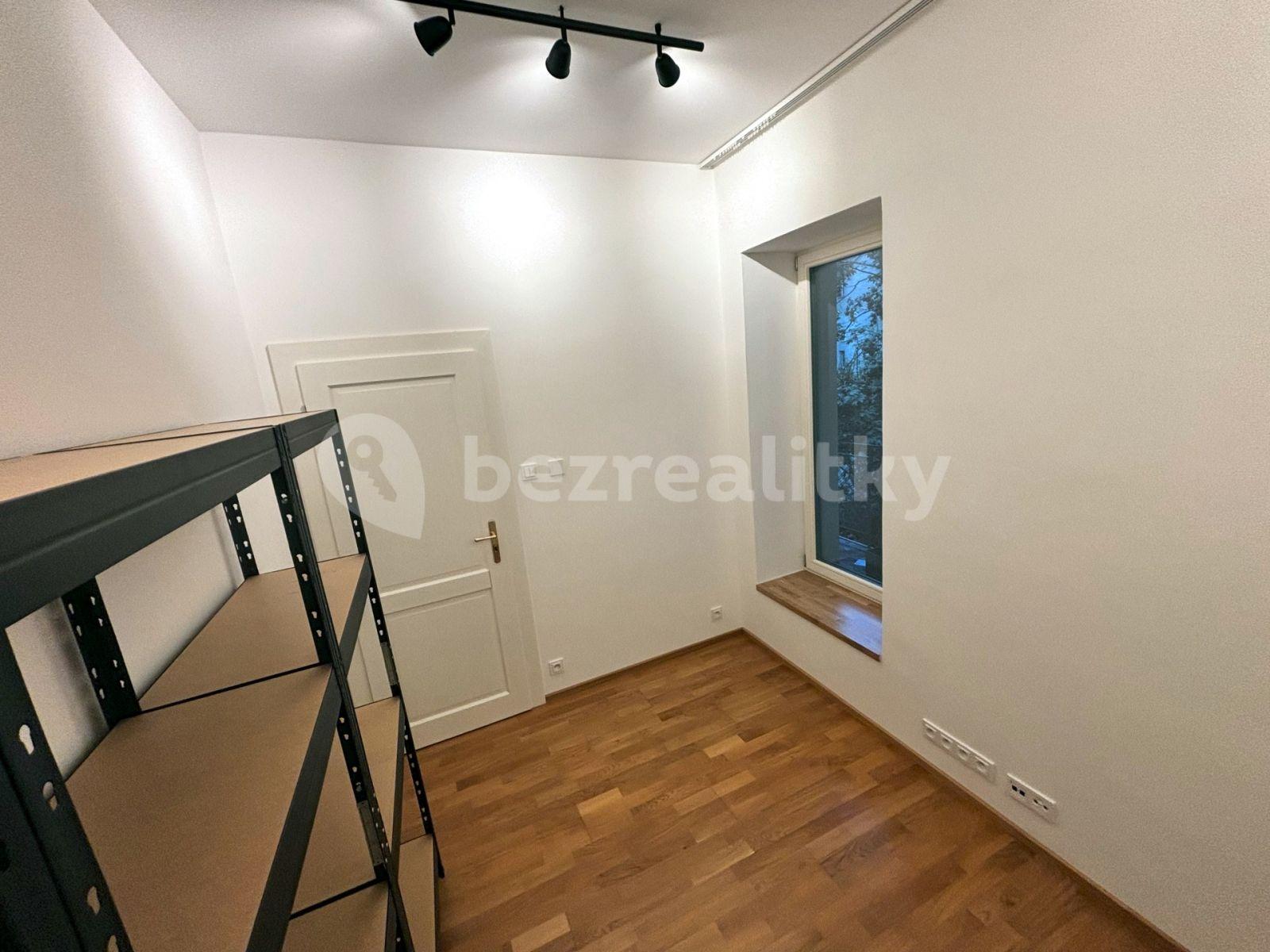 Prenájom bytu 3-izbový 65 m², Děkanská, Praha, Praha