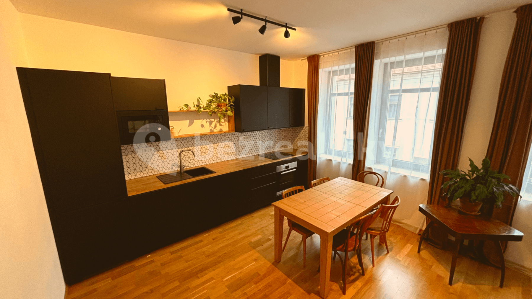 Prenájom bytu 3-izbový 65 m², Děkanská, Praha, Praha