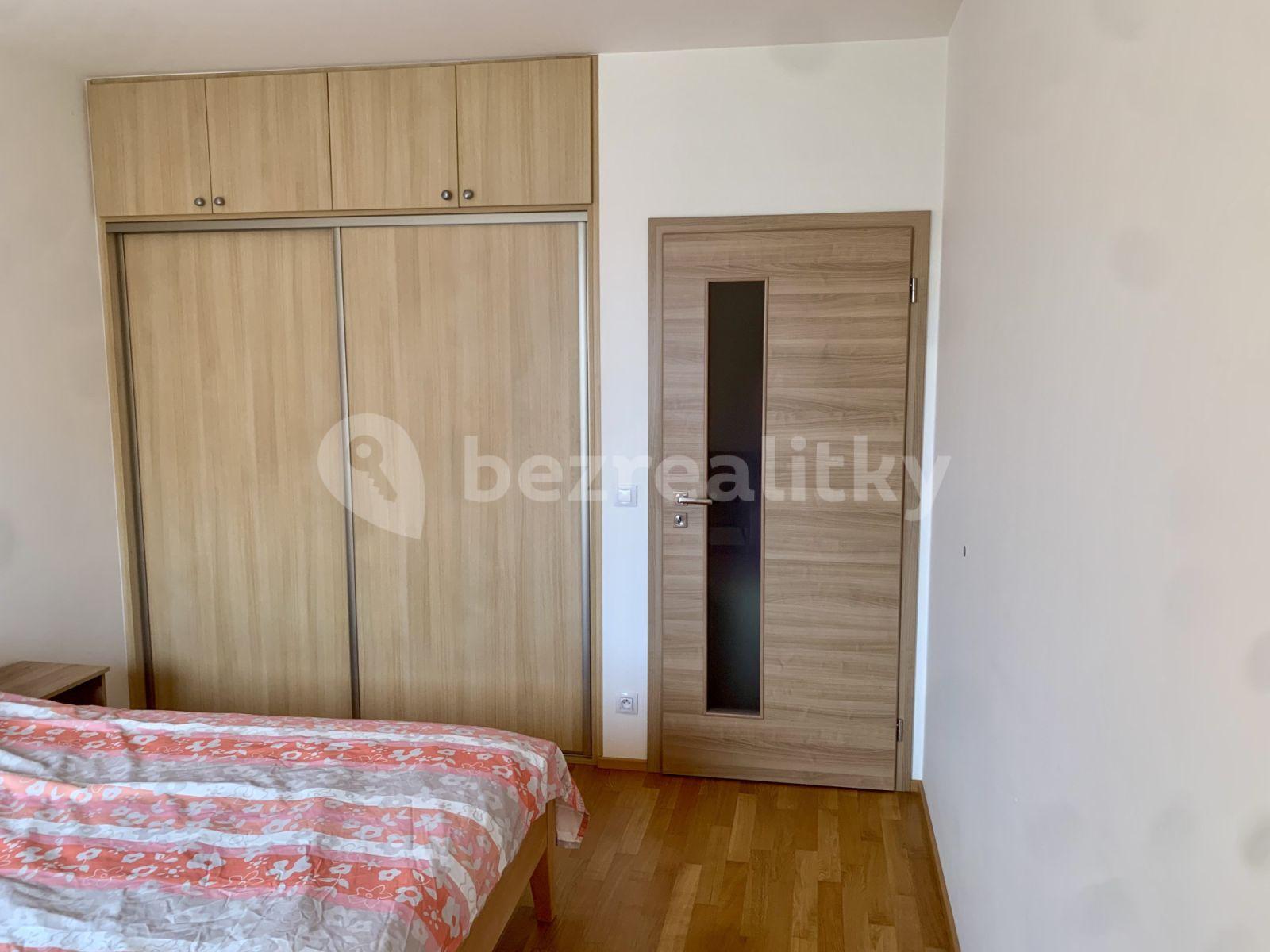 Prenájom bytu 3-izbový 86 m², Nekvasilova, Praha, Praha