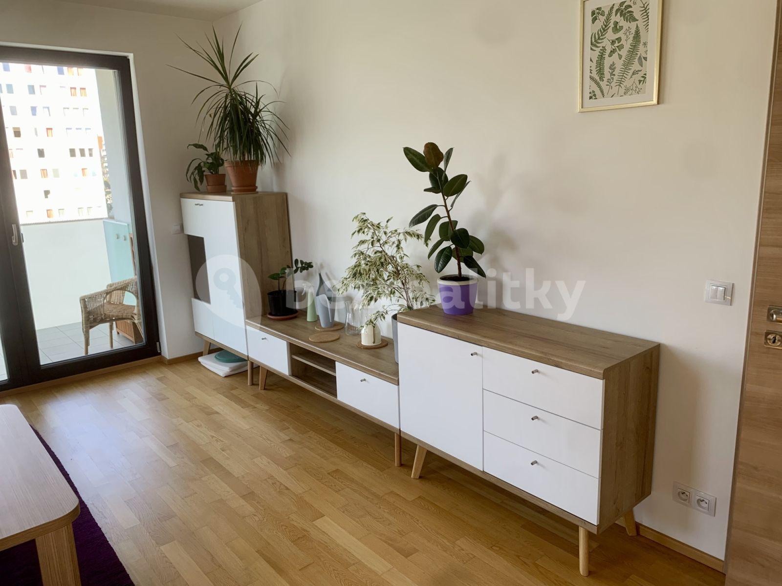 Prenájom bytu 3-izbový 86 m², Nekvasilova, Praha, Praha