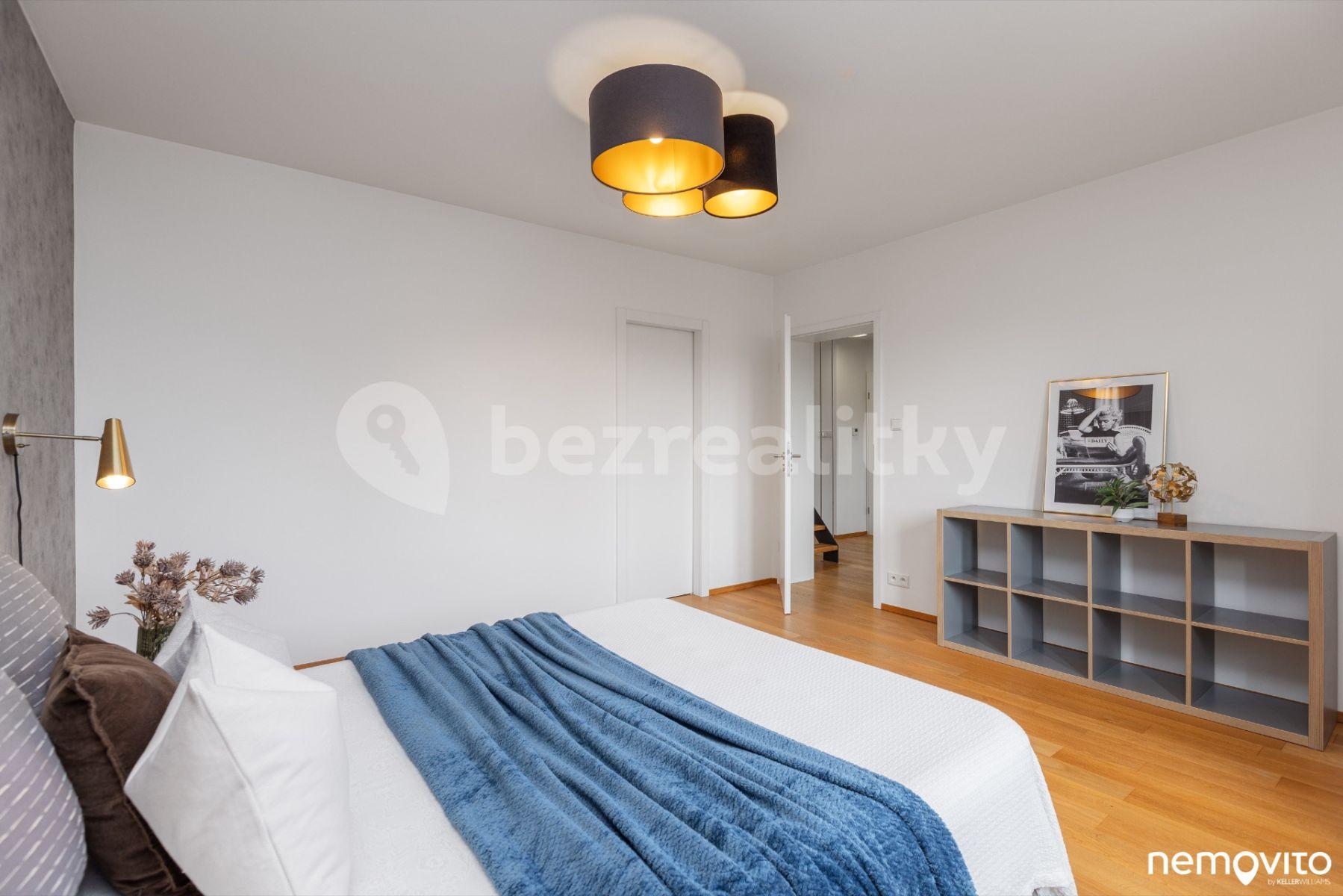 Prenájom bytu 4-izbový 140 m², U Hrušky, Praha, Praha