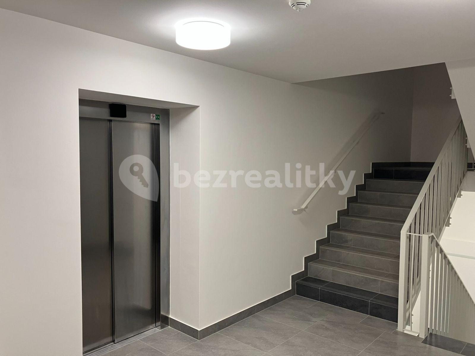 Prenájom bytu 1-izbový 33 m², Kolbenova, Praha, Praha