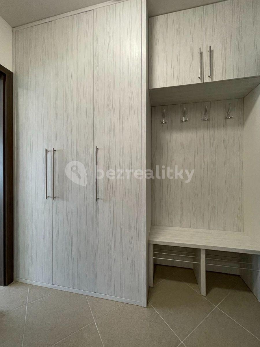 Prenájom bytu 1-izbový 38 m², Gollové, Praha, Praha