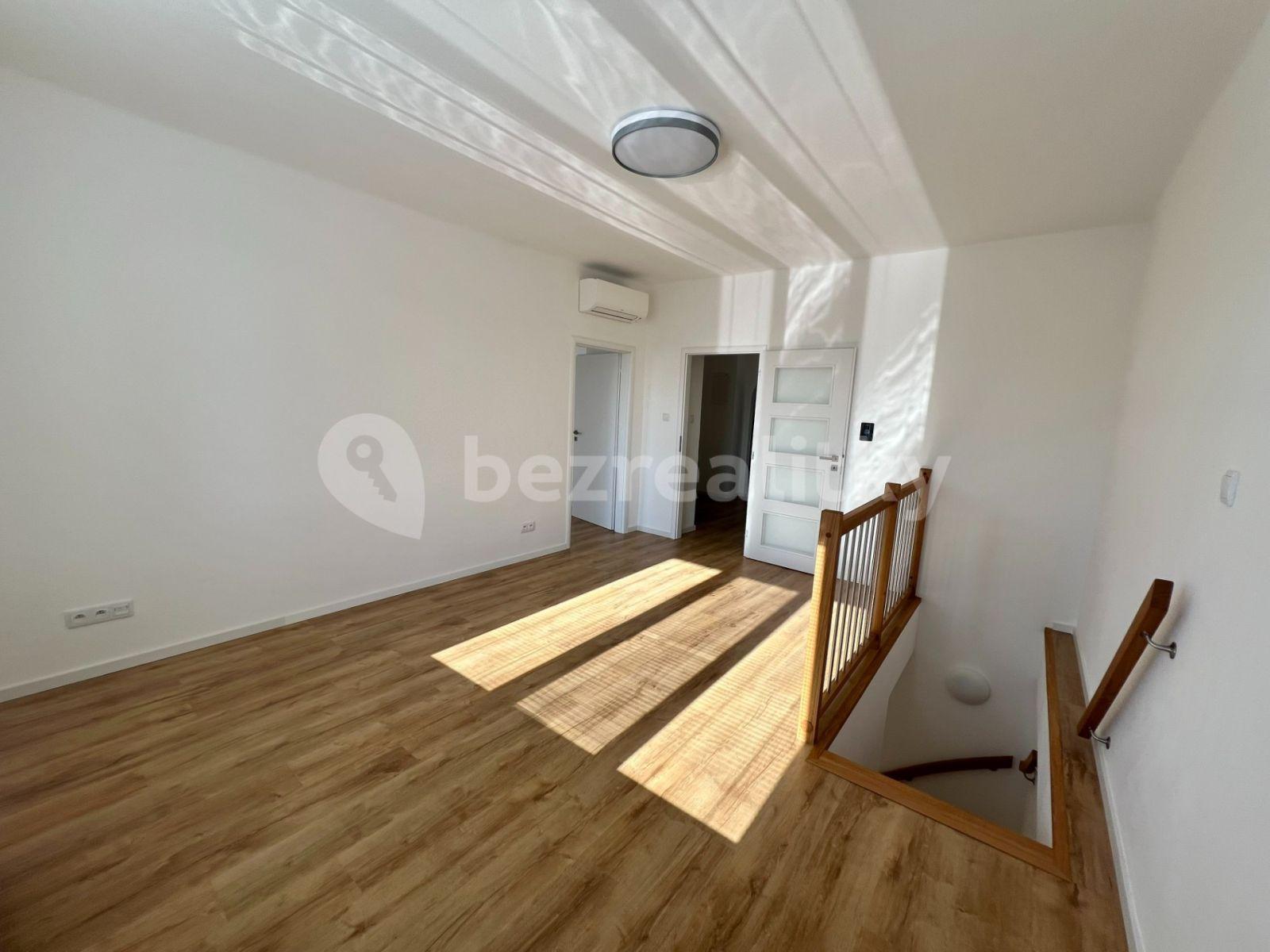 Prenájom bytu 3-izbový 98 m², Budějovická, Praha, Praha