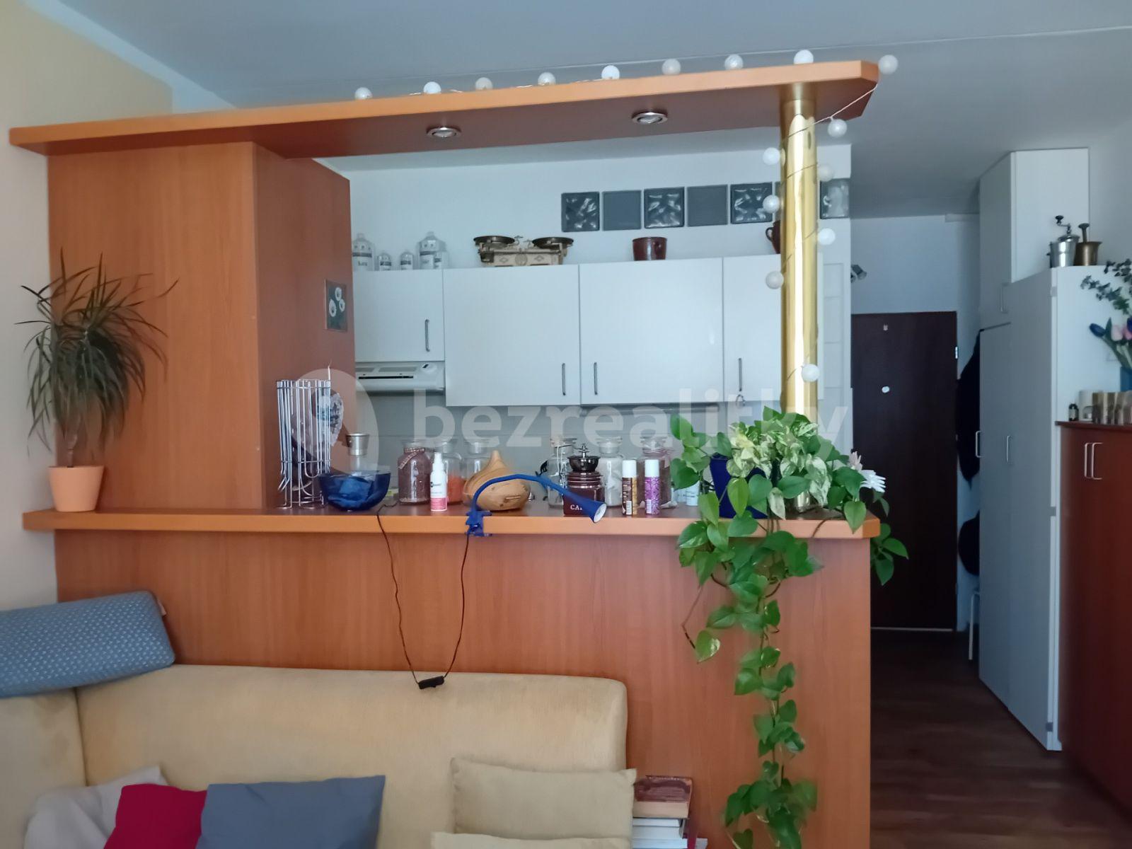 Prenájom bytu 2-izbový 40 m², Cholupická, Praha, Praha