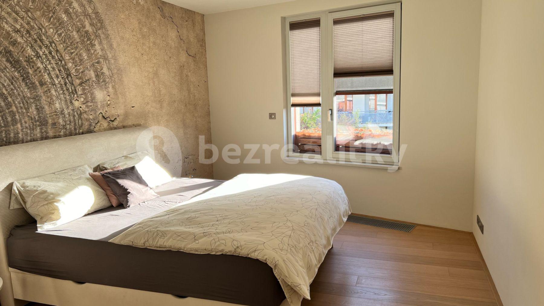 Prenájom bytu 3-izbový 90 m², Klímova, Praha, Praha