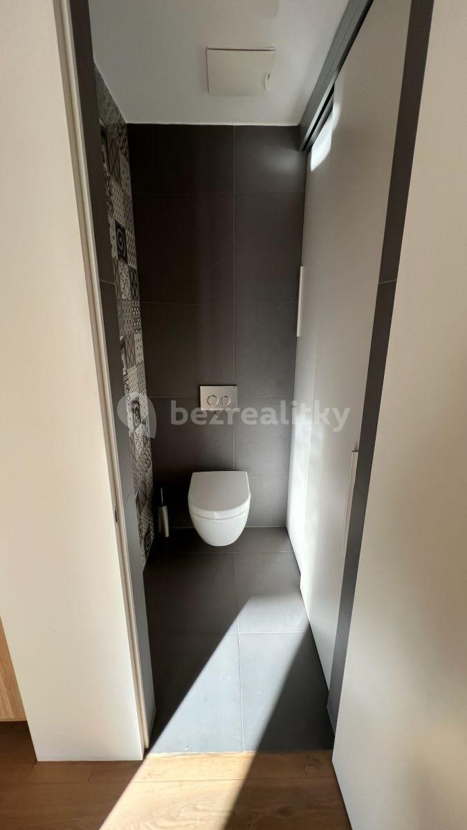 Prenájom bytu 3-izbový 90 m², Klímova, Praha, Praha