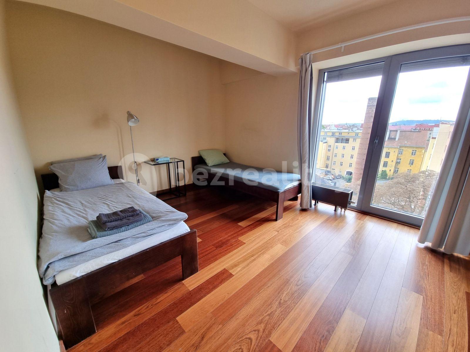 Prenájom bytu 4-izbový 190 m², Křižíkova a, Praha, Praha