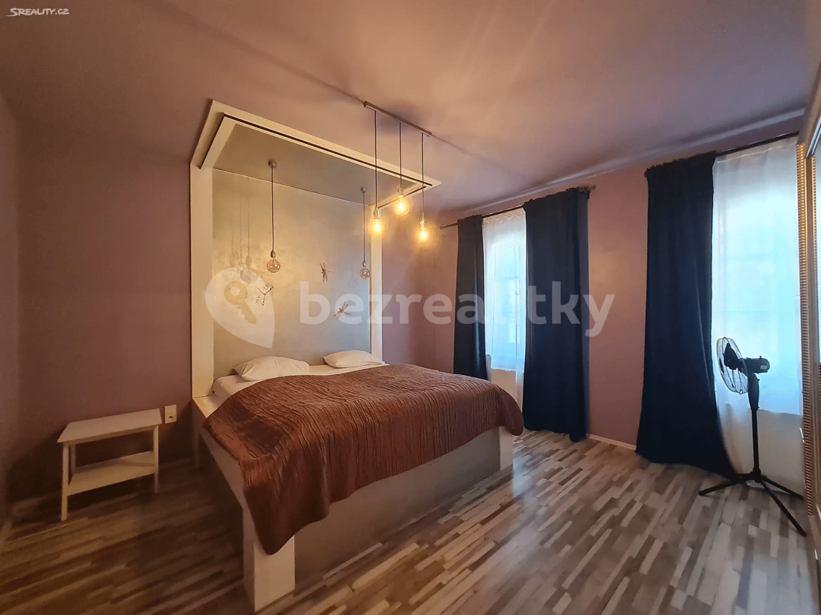 Prenájom bytu 2-izbový 52 m², Truhlářská, Praha, Praha