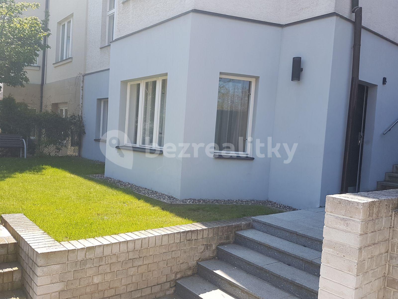 Prenájom bytu 2-izbový 60 m², Šárecká, Praha, Praha