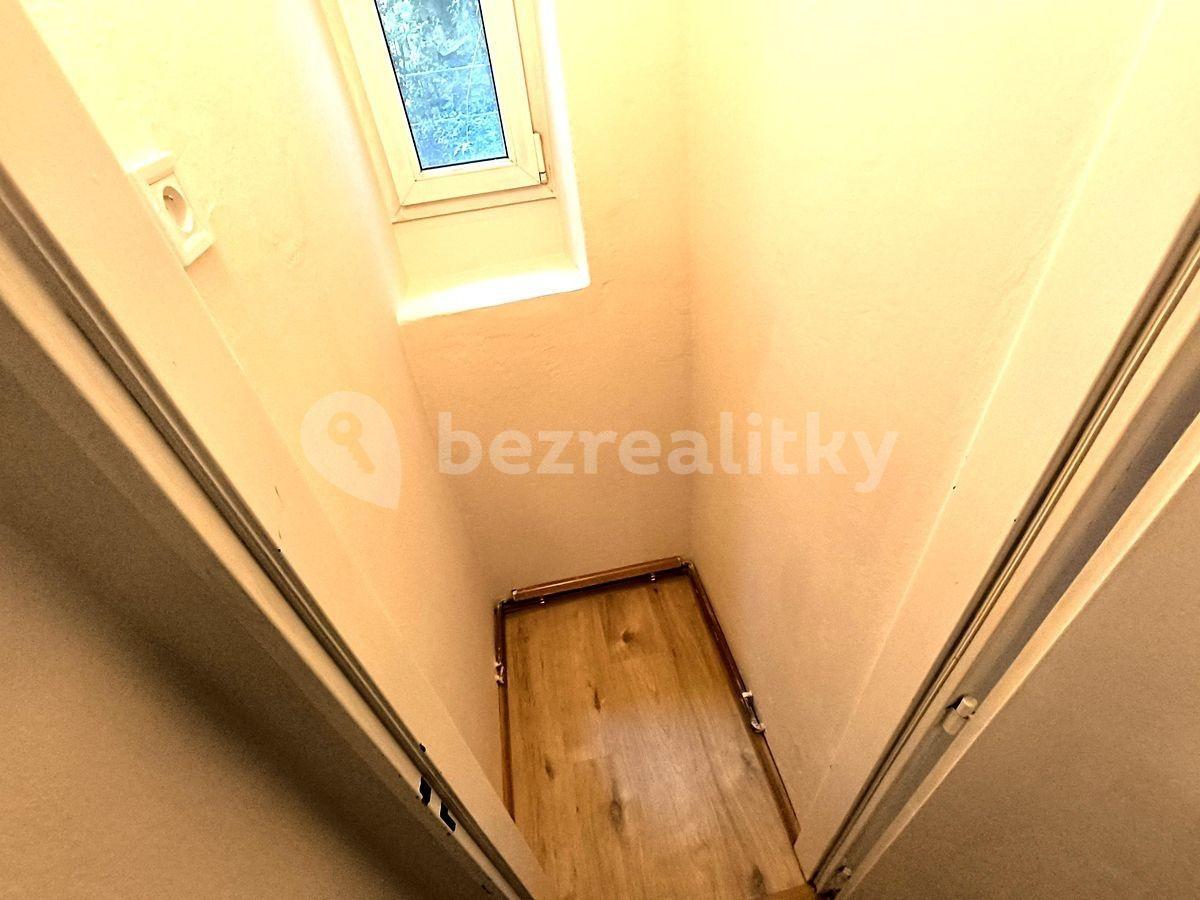 Prenájom bytu 3-izbový 62 m², Plzeňská, Praha, Praha