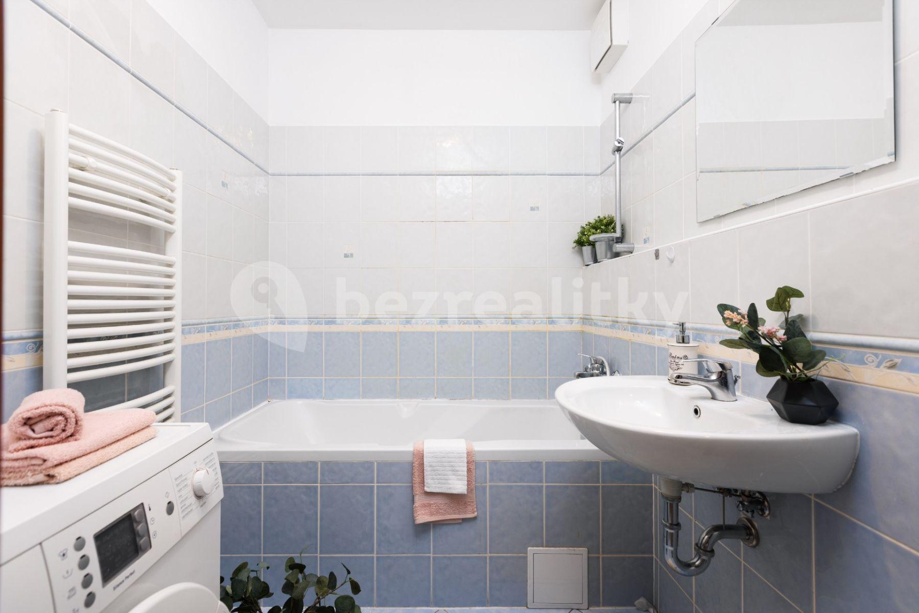 Prenájom bytu 2-izbový 43 m², Hevlínská, Praha, Praha