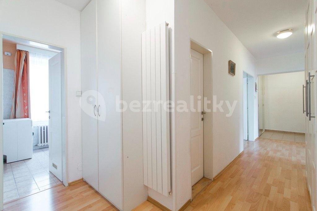 Prenájom bytu 3-izbový 90 m², Česká, Praha, Praha