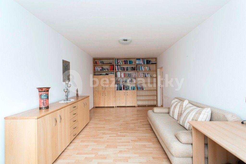 Prenájom bytu 3-izbový 90 m², Česká, Praha, Praha